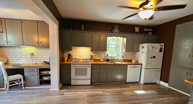 514 W Mill St, Montgomery, IN 47558 - photo 7