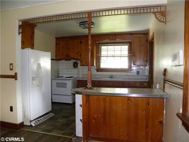 Kitchen - Kitchen with vinyl floor, electric range