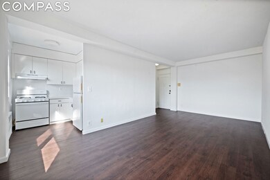 Walden Terrace unit 11 H, Rego Park, NY 11374 - photo 4