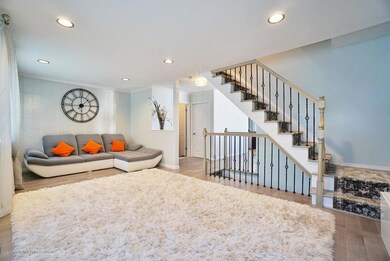 (6) Living Room