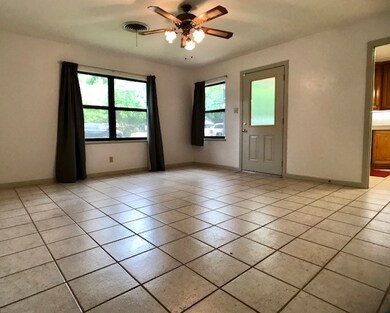 605 N Edison St, Fredericksburg, TX 78624 - photo 3