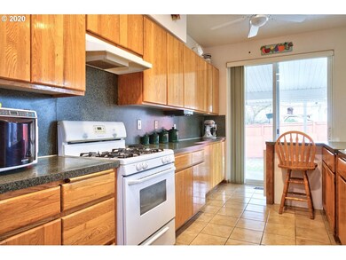 15243 SE Bollam Dr, Clackamas, OR 97015 - photo 6