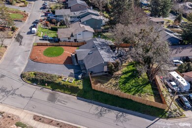 1790 NE Hillcrest Ln, Grants Pass, OR 97526 - photo 5