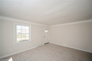 26350 Oriole Ave, Euclid, OH 44132 - photo 3