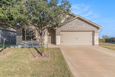 8824 Prairie Dawn Dr, Fort Worth, TX 76131 - photo 4