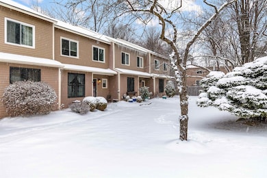 K3 Stonehedge Dr, South Burlington, VT 05403 - photo 3