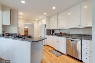 4005 Whispering Ln, Annandale, VA 22003 - photo 3