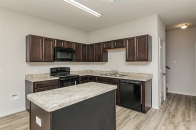 1203 Mallard Cove, Ennis, TX 75119 - photo 4