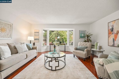 3465 Tice Creek Dr unit 4, Walnut Creek, CA 94595 - photo 2