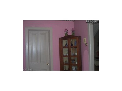 Formal dinning room between kitchen and living roo