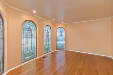 10 - Sitting Room