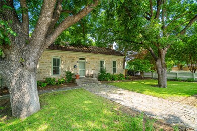 802 S Austin St, Comanche, TX 76442 - photo 4