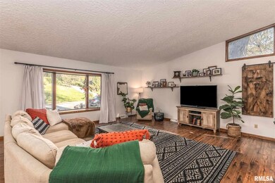 4419 Canterbury Ln, Davenport, IA 52806 - photo 5