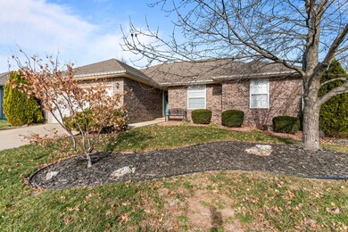 881 W Cambridge Ave, Nixa, MO 65714 - photo 5