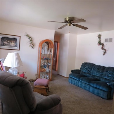 2339 S Chatham St, Janesville, WI 53546 - photo 4