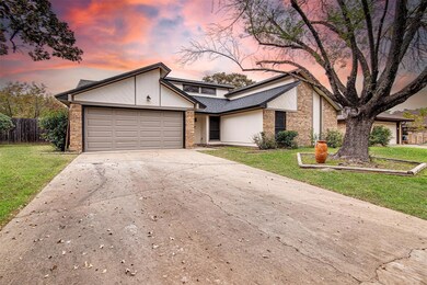 1421 Circle Ln, Bedford, TX 76022 - photo 3