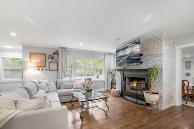 124 W Old Elm Rd, Lake Forest, IL 60045 - photo 4