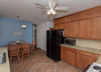 215 Pershing Ct, Davenport, IA 52803 - photo 6