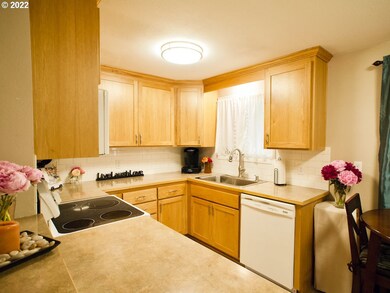 1490 Golden Ave, Eugene, OR 97404 - photo 6