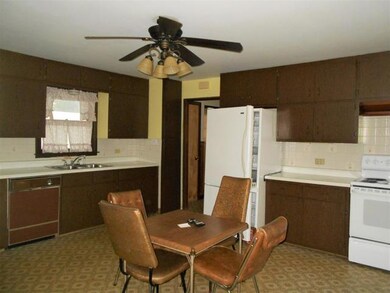 Eat-In Kitchen