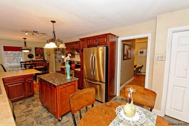 781 Whitney Dr, Schenectady, NY 12309 - photo 3