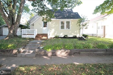 207 W Summit Ave, Shenandoah, IA 51601 - photo 2