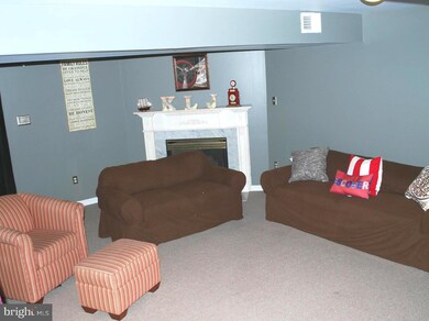 809 Reedworth Ct, Capitol Heights, MD 20743 - photo 5