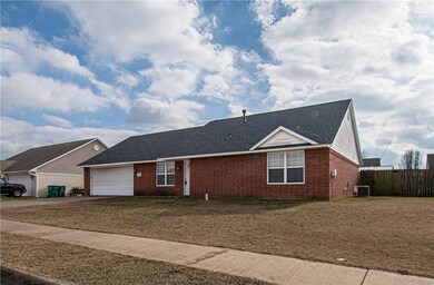 381 Jeanne Dr, Bethel Heights, AR 72764 - photo 2