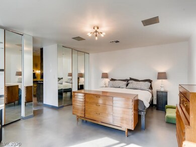 Large Master Bedroom w/ dbl closets
