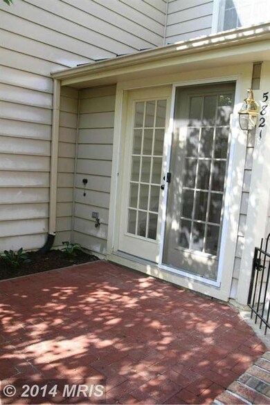 5821 Linden Square Ct, Rockville, MD 20852 - photo 2