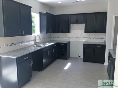 Lots of Kitchen Cabinets