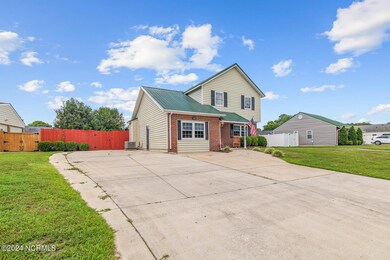 223 Spruce Ct, Jacksonville, NC 28546 - photo 4