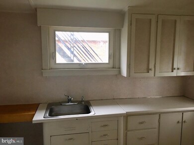 308 S 3rd Ave, Reading, PA 19611 - photo 4