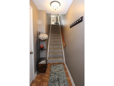 Entry/Foyer.