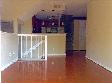 UPTOWN TOWNHOUSE / GATED COMMUNITY: One bedroom w 