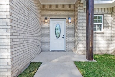 130 Sedgefield Place, Lufkin, OK 74904 - photo 2