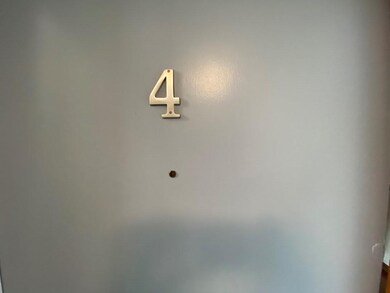 10 Hallmark Gardens unit 4, Burlington, MA 01803 - photo 2