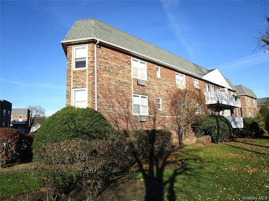 20 Daley Place unit 128, Lynbrook, NY 11563 - photo 2