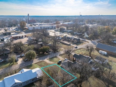 805 Gove St, Perry, OK 73077 - photo 5