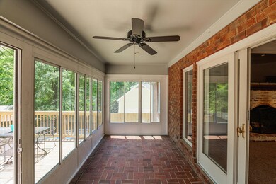 11-P1086753