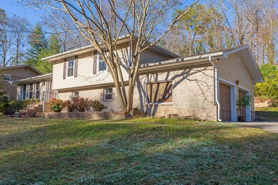 5215 Creeks Bend Ln, Hixson, TN 37343 - photo 2