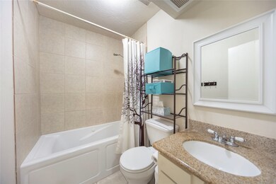 3740 Laura Leigh Dr unit 3740, Friendswood, TX 77546 - photo 4