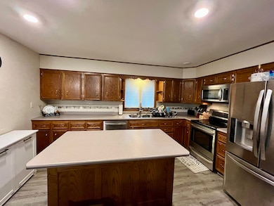 415 Pearl St, Yankton, SD 57078 - photo 3