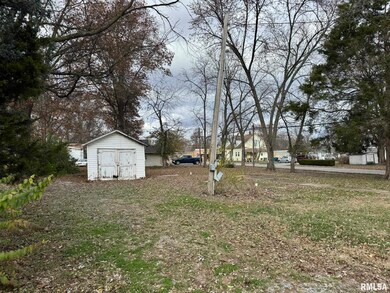 602 W 3rd St, Flora, IL 62839 - photo 4