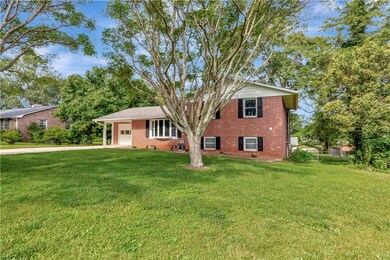 304 Hillcrest Dr, Pendleton, SC 29670 - photo 3