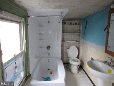 1407 E 12th St, Crum Lynne, PA 19022 - photo 4