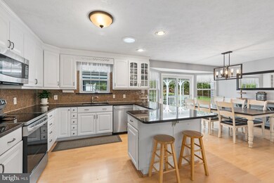 6100 Hidden Hollow Dr, Sykesville, MD 21784 - photo 2