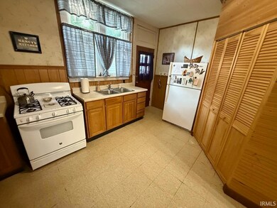 314 N Spring St, Princeton, IN 47670 - photo 7