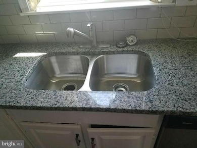 5721 Mason Bluff Dr, Burke, VA 22015 - photo 4