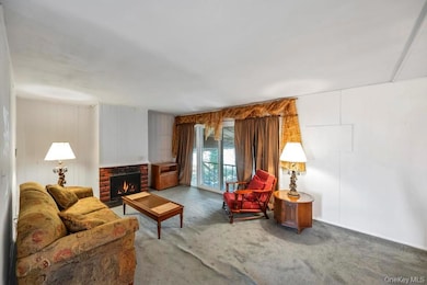 4 Hope Dr, Plainview, NY 11803 - photo 4